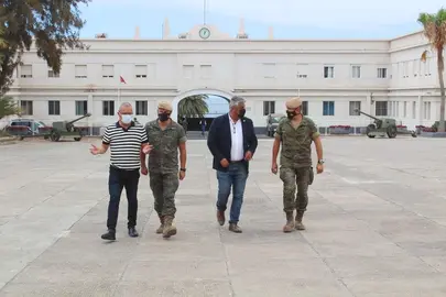 Visita al cuartel del Regimiento Soria 9.