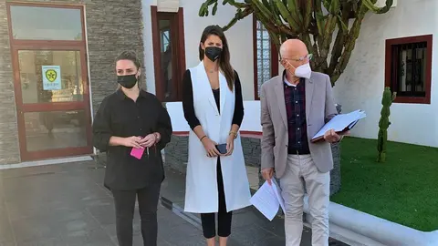 Fiamma Guerra, Pedro Amador e Idaira Rodr&iacute;guez, los tres concejales de en Marcha que abandonan el gobierno de La Oliva.