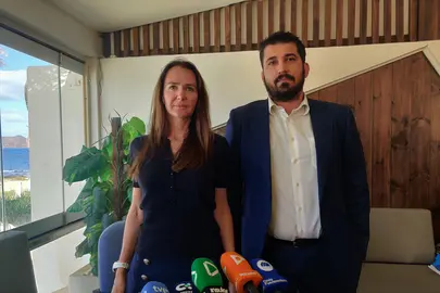 Natalya Karpukhina junto a su abogado Jos&eacute; Ram&oacute;n Gonz&aacute;lez