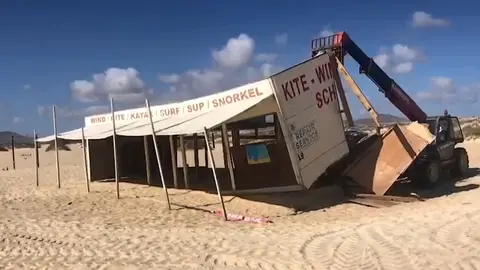 Derribo de la escuela Flag Beach.
