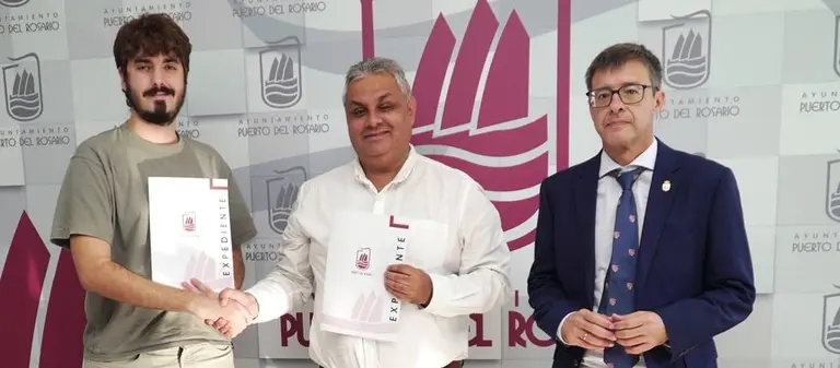 Firma del convenio entre el Ayuntamiento de Puerto del Rosario y &Aacute;rida Films.