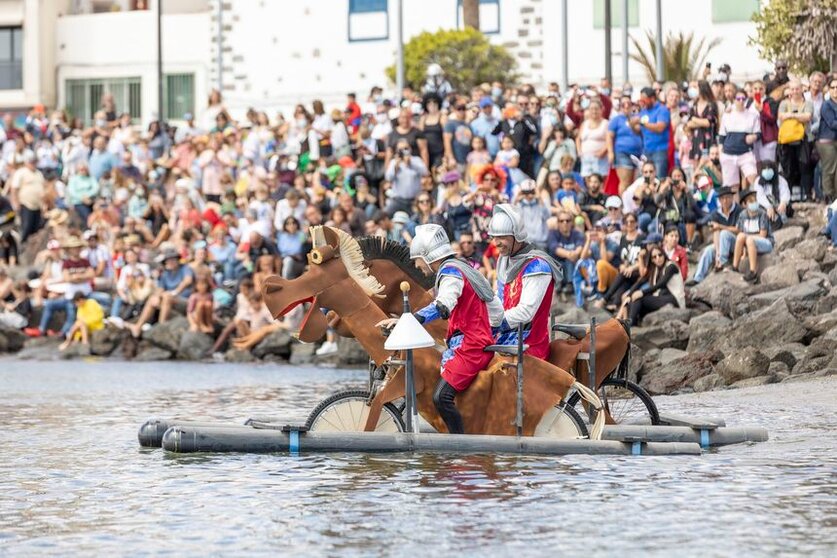 Dos de los participantes en la Carrera de Achipenkos.