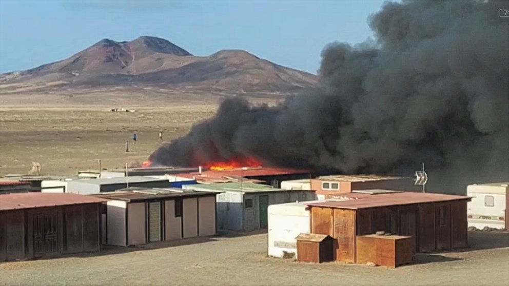 Imagen del incendio tomada por los vecinos del Puerto de La Cruz.