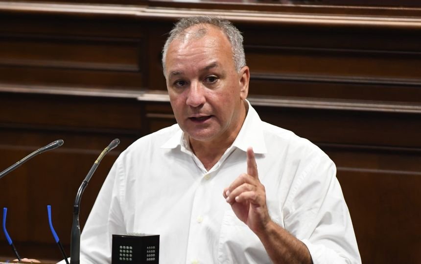 Luis Campos, portavoz parlamentario de Nueva Canarias.