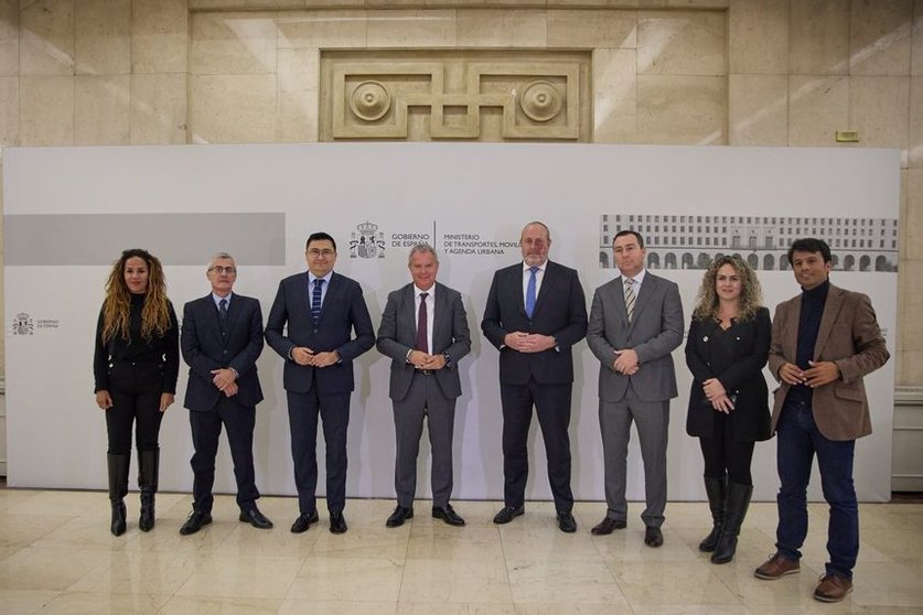 Reunión del consejero de Transportes del Gobierno de Canarias con diferentes representantes insulares en el Ministerio.