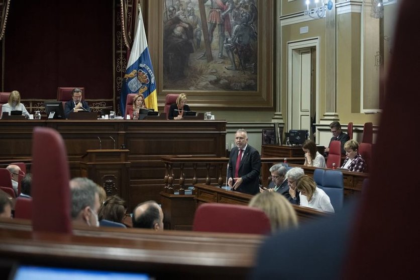 El presidente de Canarias, Ángel Víctor Torres, en la sesión de control al Gobierno.