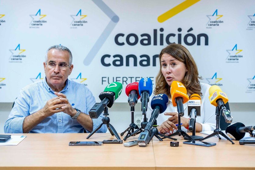 Mario Cabrera y Lola García en la sede de CC.