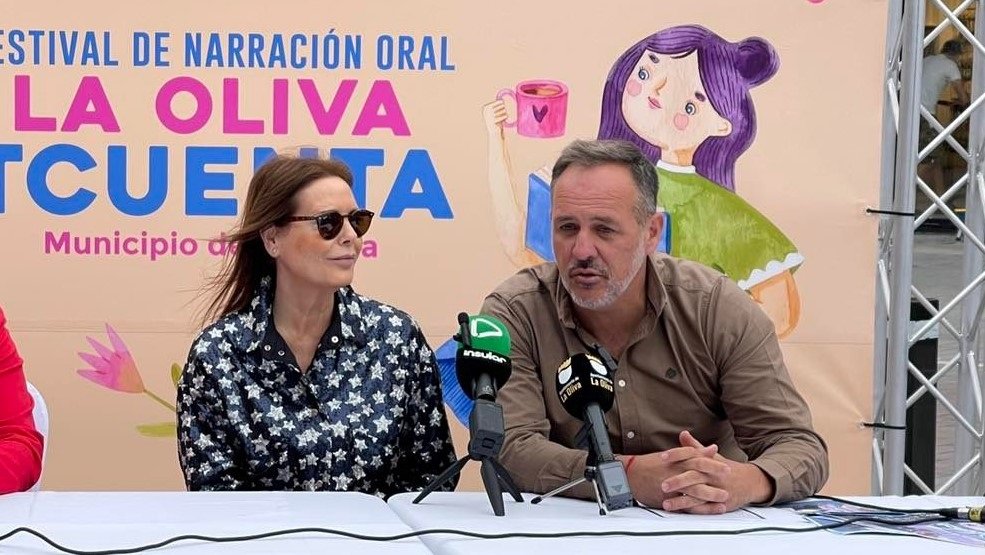 Pilar González y Jero Lozano en una imagen de actos de La Oliva.