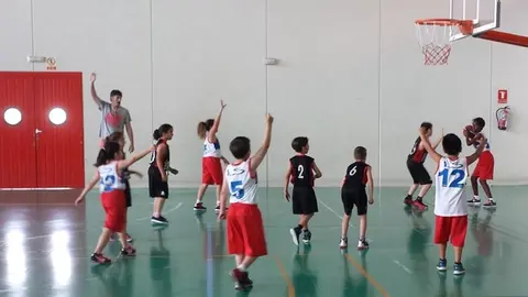 ni&ntilde;os baloncesto