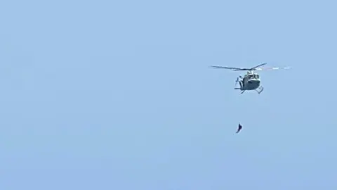 Imagen del momento del rescate.
