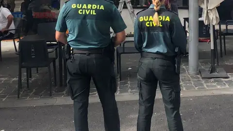 Agentes de la Guardia Civil en el lugar de los hechos.