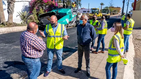 Visita a los trabajos de rehabilitaci&oacute;n se ejecutan en las carreteras FV-20 y FV-413 en el municipio de Antigua.