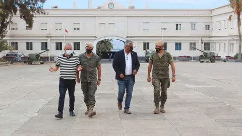 Visita al cuartel del Regimiento Soria 9.