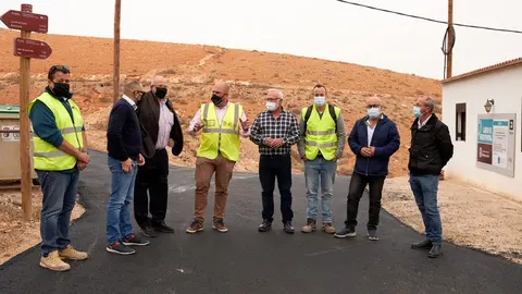 Visita a las obras de asfaltado de caminos rurales en  Valle de Santa In&eacute;s.