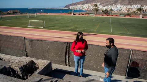 Visita a las instalaciones deportivas de atletismo en Gran Tarajal.