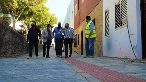 Visita a las obras de peatonalizaci&oacute;n de Morro Jable.