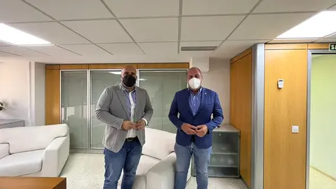 El presidente del Cabildo y responsable del &aacute;rea de Ordenaci&oacute;n del Territorio, Sergio Lloret L&oacute;pez, en la reuni&oacute;n con el consejero delegado de Gesplan, Agoney Pi&ntilde;ero.