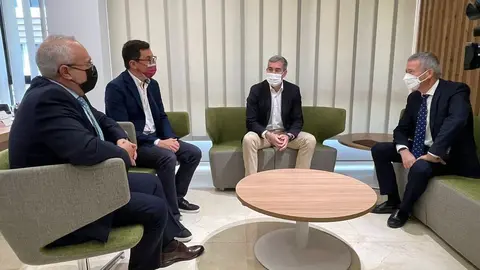 Reuni&oacute;n de Fernando Clavijo con los representantes de la CCE.