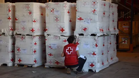 Env&iacute;o de material de Cruz Roja a Ucrania.