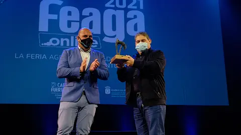 Casto Berriel recibi&oacute; el reconocimiento del Cabildo en la &uacute;ltima edici&oacute;n de Feaga.