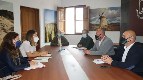 Reuni&oacute;n entre el Cabildo de Fuerteventura y el Gobierno de Canarias.