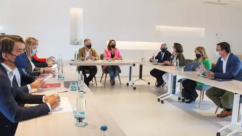 Reuni&oacute;n de &Aacute;ngel V&iacute;ctor Torres con empresarios canarios.