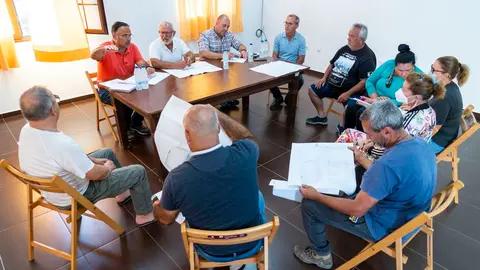 Reuni&oacute;n con los vecinos.