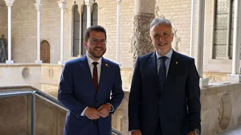 Reuni&oacute;n entre &Aacute;ngel V&iacute;ctor Torres y Pere Aragon&egrave;s.