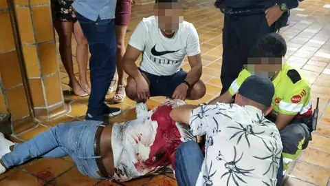 Imagen que circula en redes sociales de la agresi&oacute;n en Corralejo.