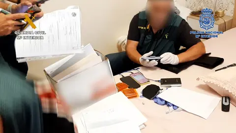 Documentaci&oacute;n y equipos de la mafia que facilitaba la inmigraci&oacute;n irregular.