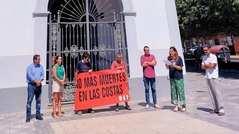 Acto de Entre Mares por el fallecimiento de ni&ntilde;o de 6 a&ntilde;os llegado en patera. - copia
