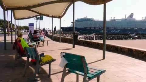 Crucero atracado en la capital.