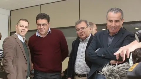 Manuel Miranda (segundo por la izda.) y Mario Cabrera (cuarto) en una imagen de archivo del Cabildo de 2015.
