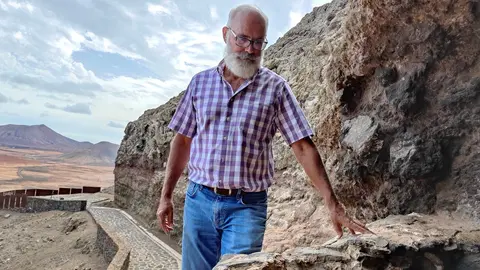 Jos&eacute; Antonio Vera Lima en la Fuente de Tababaire.