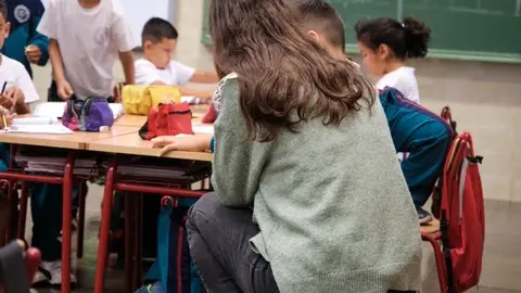 Alumnos en un centro educativo.