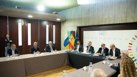 Reuni&oacute;n del presidente del Gobierno de Canaria, &Aacute;ngel V&iacute;ctor Torres.