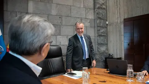 &Aacute;ngel V&iacute;ctor Torres con Rom&aacute;n Rodr&iacute;guez.