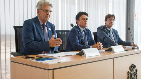 Rueda de prensa de Julio P&eacute;rez (primero por la izquierda).