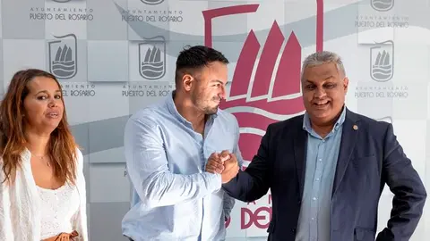 Felicitaci&oacute;n a Eduardo Blasco en el Ayuntamiento de Puerto del Rosario.