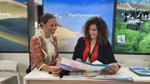 Jeesica de Le&oacute;n en la feria IFTM Top Resa de Par&iacute;s.