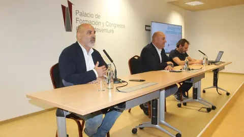 &Oacute;scar Camps, fundador de Open Arms, en los Desayunos Tecnol&oacute;gicos del Cabildo.