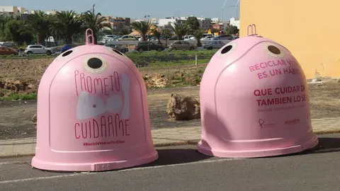 Contenedores rosas de la campa&ntilde;a.