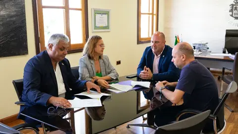 Reuni&oacute;n para la aprobaci&oacute;n de la ocupaci&oacute;n de los terrenos para crear los nuevos accesos a la Casa de Mayores Casillas del &Aacute;ngel.