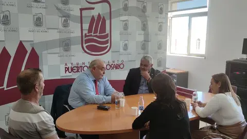 Reuni&oacute;n en el Ayuntamiento de Puerto del Rosario con el Secretario de Estado de Justicia, Antonio Rodr&iacute;guez y la senadora Paloma Hern&aacute;ndez.