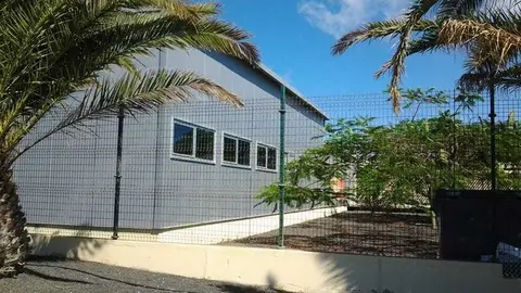 Barracones en un colegio de Canarias.