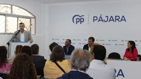 Manuel Dom&iacute;nguez en la inauguraci&oacute;n de la sede del PP en P&aacute;jara.