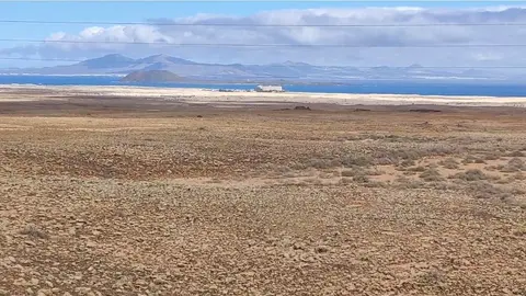 Ubicaci&oacute;n aproximada de Dreamland, entre la autov&iacute;a y el Parque Natural de las Dunas de Corralejo.